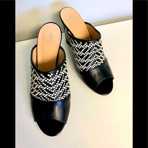 Aquatalia Basketweave Wedge Mules Black/White
Wedge Italian Designer Luxury Shoe